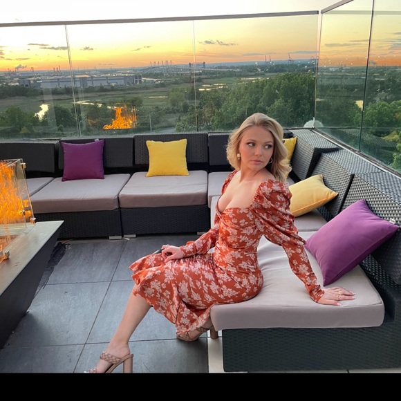 Rust Puff Sleeve Ruched Detail Frill Hem Midi Dress - Picture 2 of 6